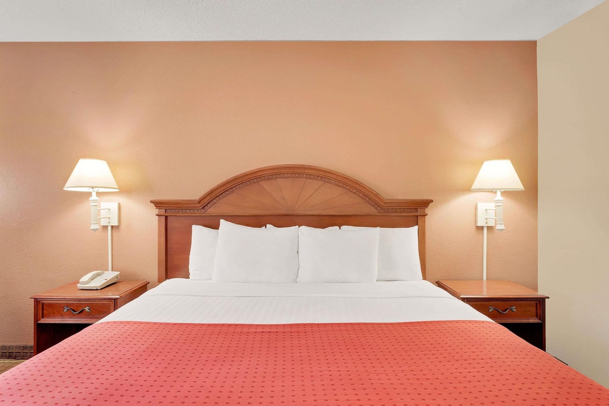 Ramada By Wyndham Provo Hotel Eksteriør billede