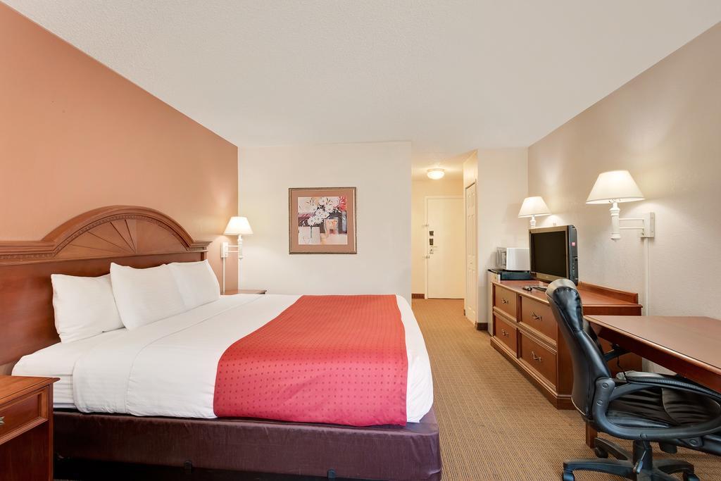 Ramada By Wyndham Provo Hotel Eksteriør billede