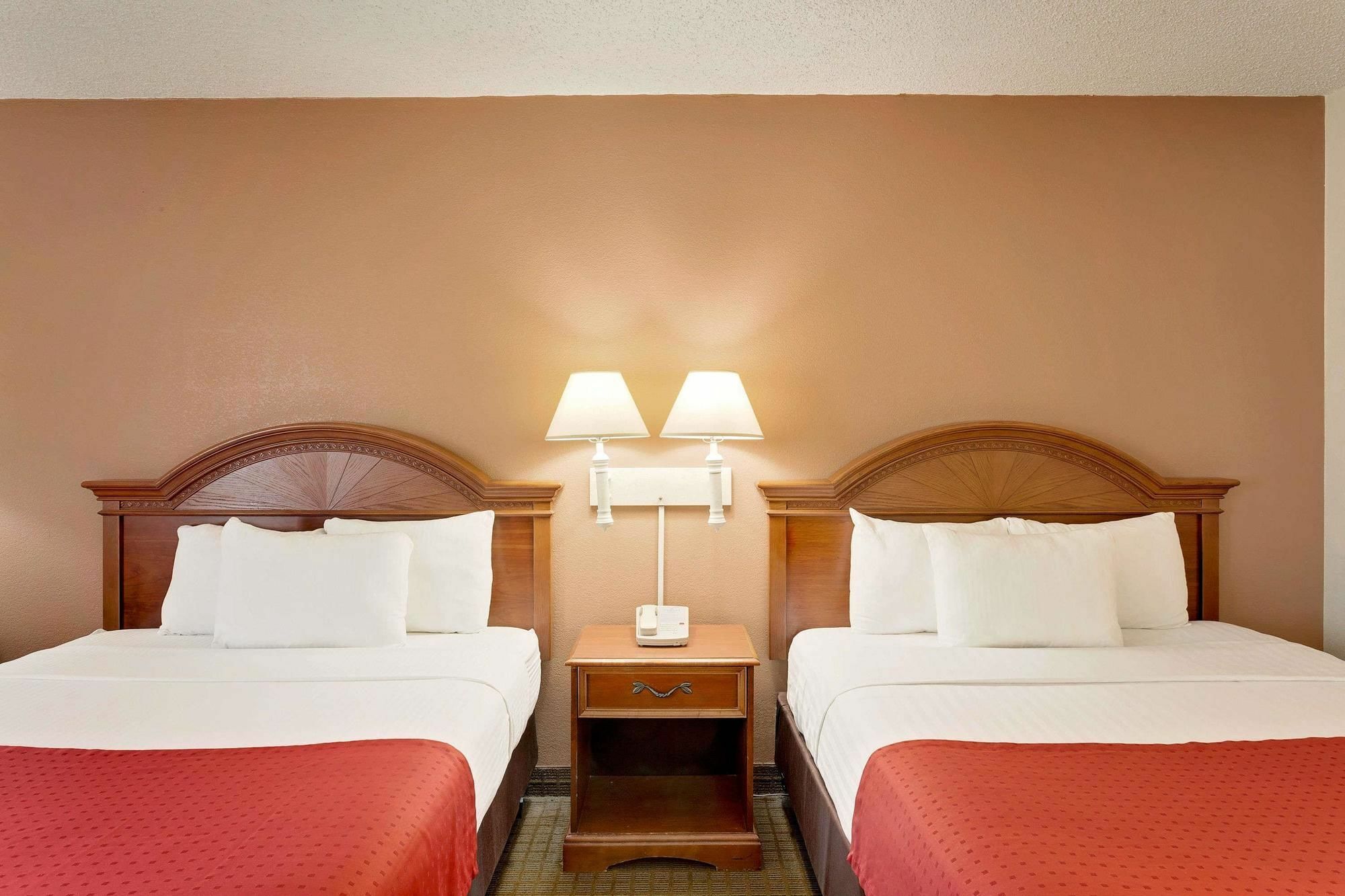 Ramada By Wyndham Provo Hotel Eksteriør billede