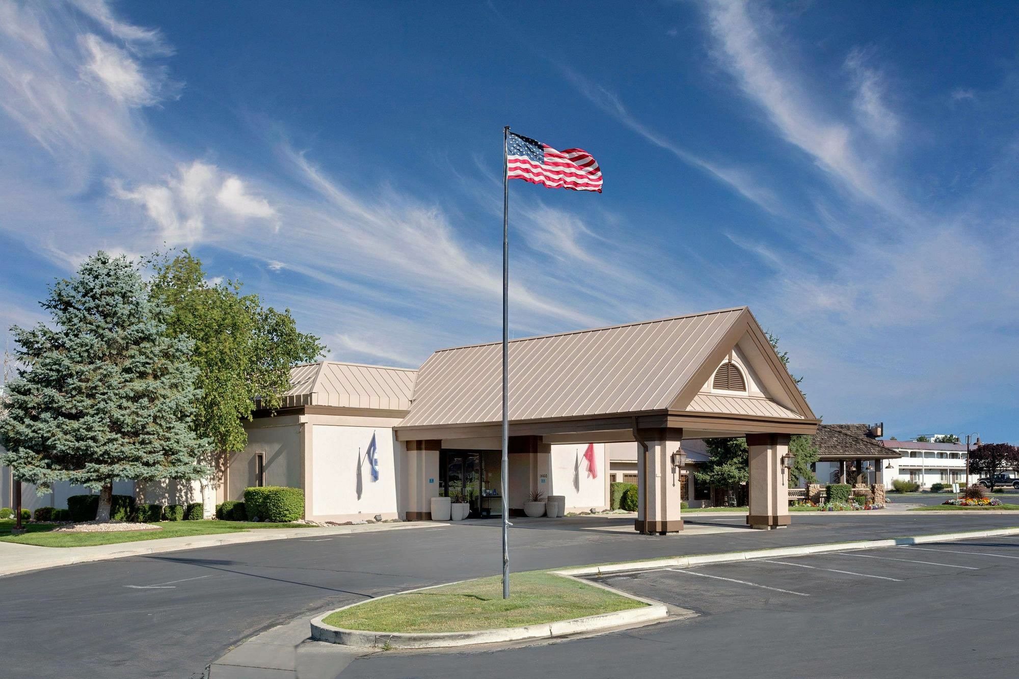 Ramada By Wyndham Provo Hotel Eksteriør billede